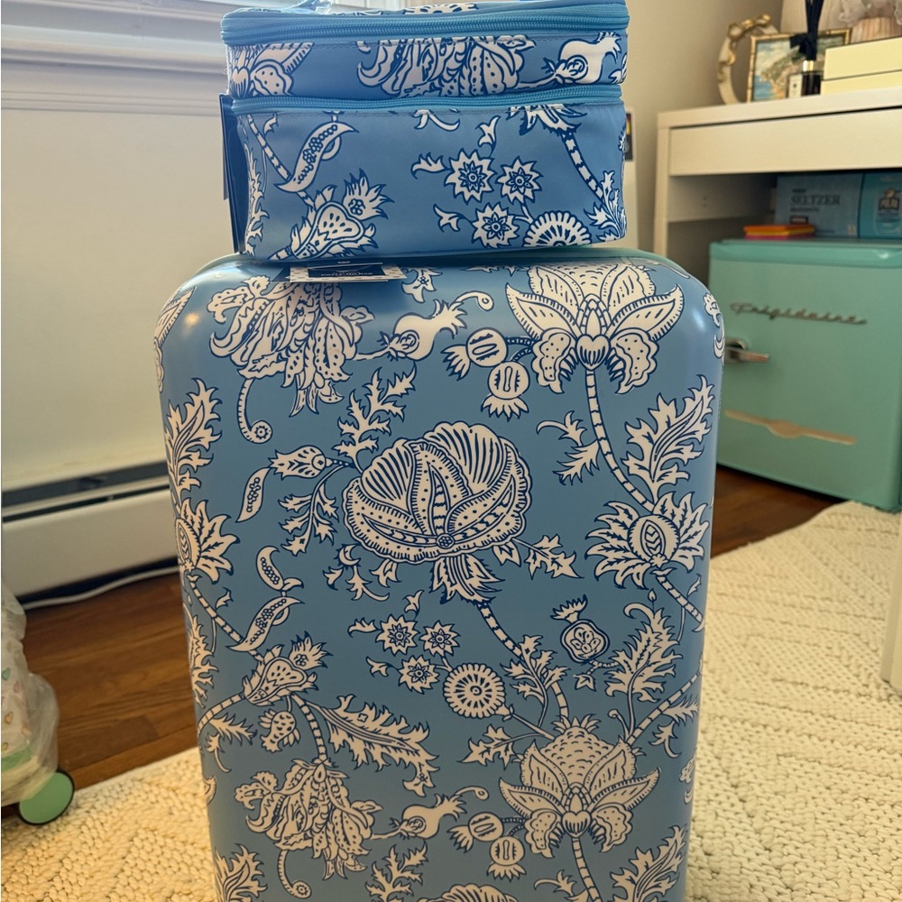 BNWT Roller Rabbit x Target Luggage and Train Case Set